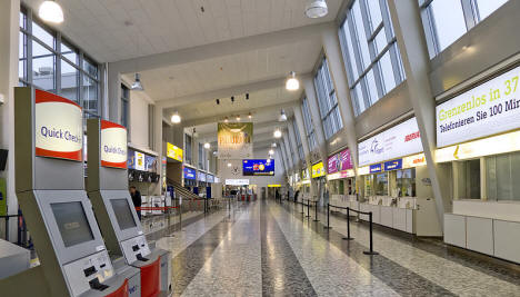 File:Wien 30 Flughafen Wien Terminal 2 a.jpg